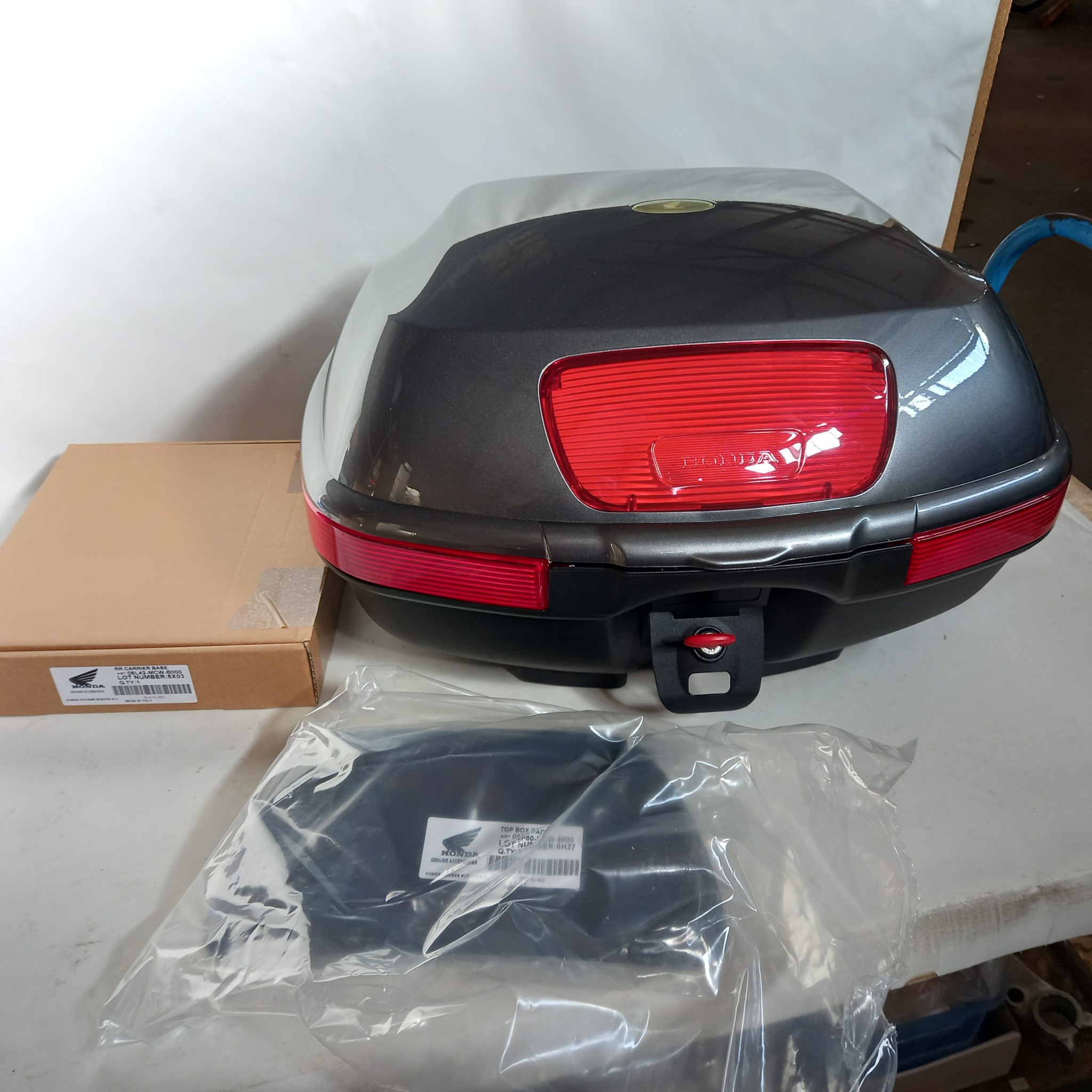 Picture of KIT TOP BOX 45L NH229MU    08L55-MCW-8E0A
